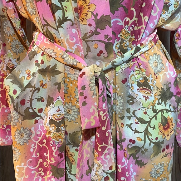 Victoria Secret Semi-Sheer Robe w/pockets - Picture 11 of 16